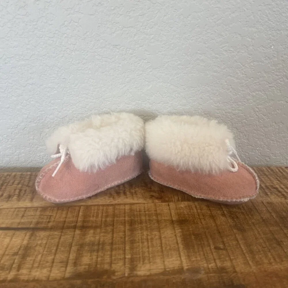 Minnetonka Moccasins Pink Lambs Wool Suede BOOTIES BOOTS Size 5 Infant READ FLAW